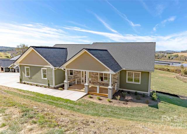 Property at 337 Maple Knoll Dr, Hendersonville, NC 28792, 3 beds, 2 baths