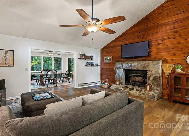 Property at 120 Blue Jay Loop, Maggie Valley, NC 28751, 2 beds, 2 baths