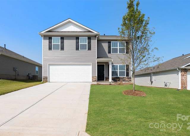 Property at 135 Callie River Ct, Clyde, NC 28721, 4 beds, 2.5 baths