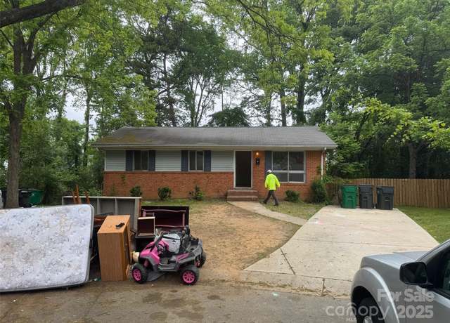 Property at 801 Davenport St, Charlotte, NC 28208, 4 beds, 1 bath