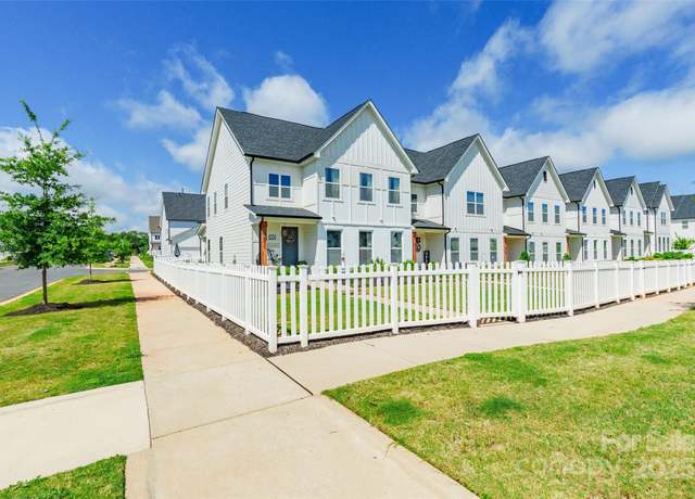 Property at 651 Melville Dr, Rock Hill, SC 29732, 3 beds, 2.5 baths