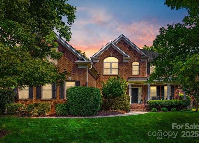 Property at 8102 Bergen Ct, Waxhaw, NC 28173, 5 beds, 4.5 baths
