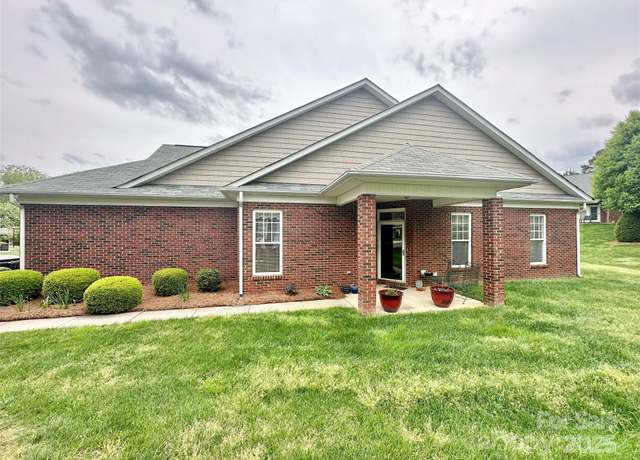 Property at 4223 Willow View Ct, Matthews, NC 28105, 3 beds, 2 baths