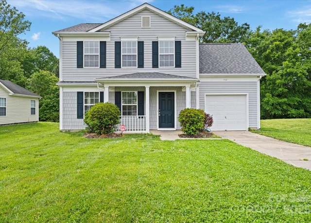 Property at 1427 Nature Pl, Charlotte, NC 28214, 3 beds, 2.5 baths