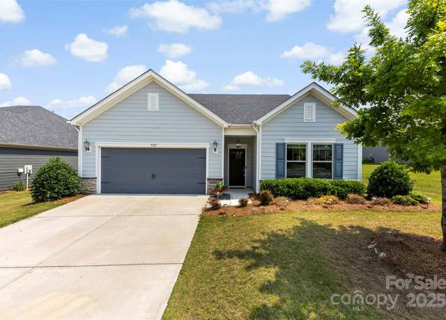 Property at 5727 Lavaux Ct, Charlotte, NC 28214, 3 beds, 2.5 baths