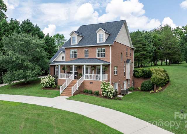 Property at 1221 Willow Creek Dr, Newton, NC 28658, 4 beds, 3.5 baths