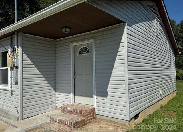 Property at 3214 28th Ave NE, Hickory, NC 28601, 3 beds, 2 baths