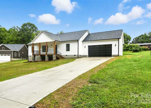 Property at 1479 20th St NE, Hickory, NC 28601, 3 beds, 2 baths