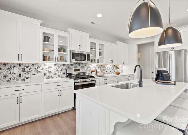 Property at 5009 Duval Cir, Tega Cay, SC 29708, 5 beds, 4 baths