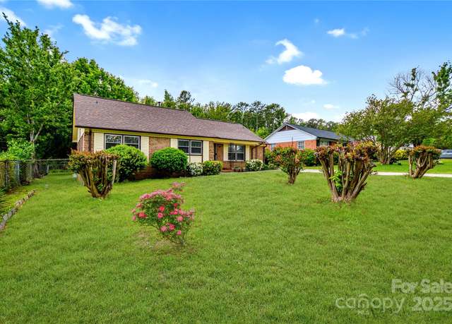 Property at 1222 Glenarden Dr, Rock Hill, SC 29730, 3 beds, 2 baths