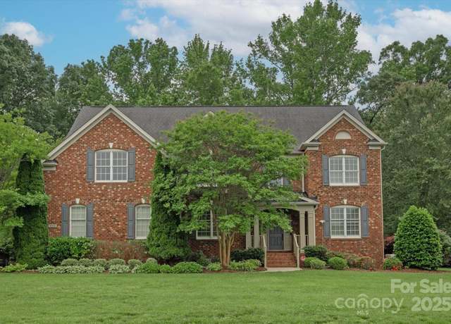 Property at 409 Running Horse Ln, Waxhaw, NC 28173, 5 beds, 3.5 baths