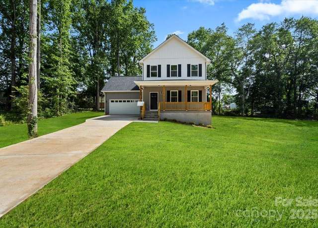 Property at 4541 Kings Ct, Hickory, NC 28602, 3 beds, 2.5 baths