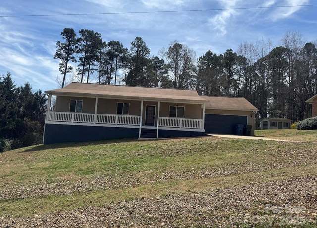 Property at 2290 9th Avenue Dr NE, Hickory, NC 28601, 3 beds, 2 baths