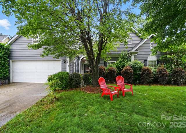 Property at 6717 Bickham Ln, Charlotte, NC 28269, 4 beds, 2 baths