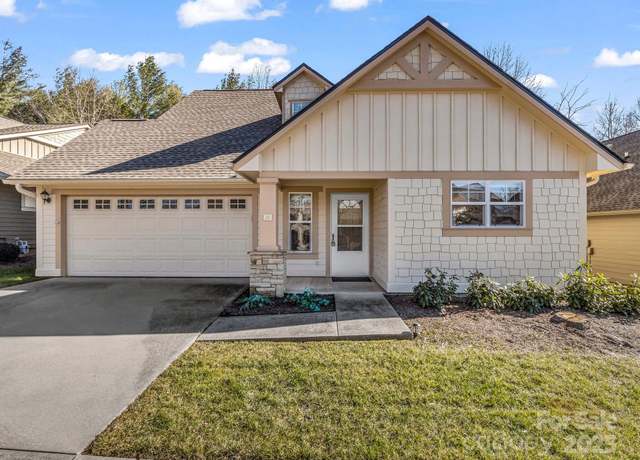 Property at 24 Gray Wolf Ln, Hendersonville, NC 28792, 3 beds, 2.5 baths