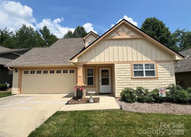 Property at 24 Gray Wolf Ln, Hendersonville, NC 28792, 3 beds, 2.5 baths