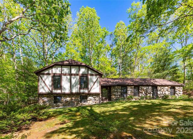 Property at 6 Woodmere Dr, Arden, NC 28704, 3 beds, 2.5 baths