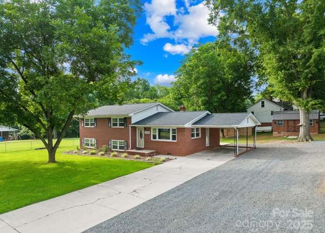 Property at 1300 Montgomery Ave, Albemarle, NC 28001, 4 beds, 1.5 baths