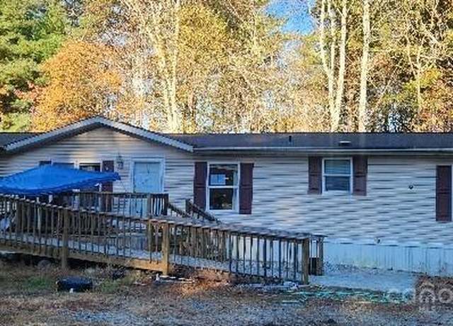 Property at 133 Ramey Rd, Lake Toxaway, NC 28747, 3 beds, 2 baths