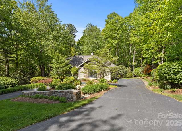 Property at 137 Berry Creek Dr, Flat Rock, NC 28731, 3 beds, 2.5 baths