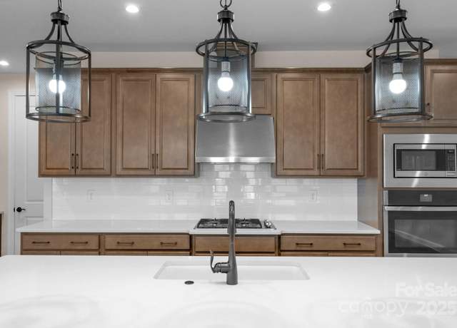 Property at 7332 Jolly Brook Dr, Charlotte, NC 28215, 3 beds, 3 baths