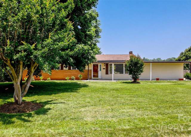 Property at 920 Thomas St, Statesville, NC 28677, 4 beds, 2 baths