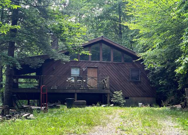 Property at 67 Sky Dr, Maggie Valley, NC 28751, 2 beds, 1.5 baths