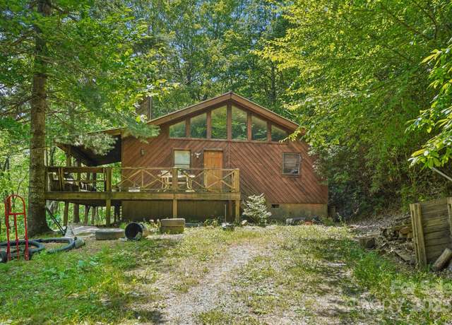 Property at 67 Sky Dr, Maggie Valley, NC 28751, 2 beds, 1.5 baths