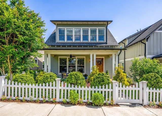 Property at 294 W Main St, Brevard, NC 28712, 3 beds, 2.5 baths