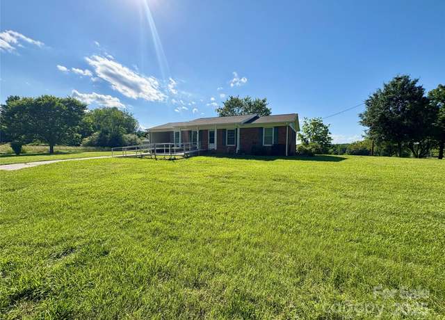 Property at 5420 Harkey Rd, Waxhaw, NC 28173, 3 beds, 1.5 baths