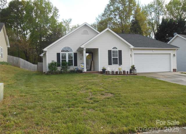 Property at 158 Margaret Turner Rd, Charlotte, NC 28216, 3 beds, 2 baths