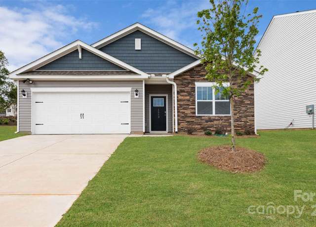 Property at 25 Valleywood Dr, Waynesville, NC 28786, 4 beds, 2 baths