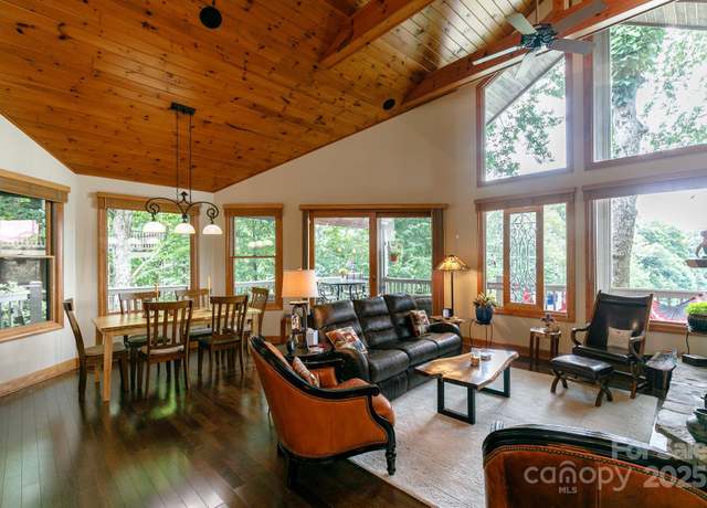 Property at 25 Ivy Point Ln, Burnsville, NC 28714, 5 beds, 3.5 baths