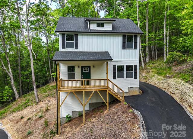 Property at 19 N Willow Wood Trl, Hendersonville, NC 28739, 3 beds, 2.5 baths