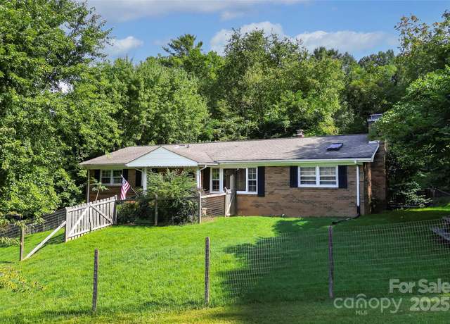 Property at 86 Hawk Haven Cv, Waynesville, NC 28786, 3 beds, 2 baths