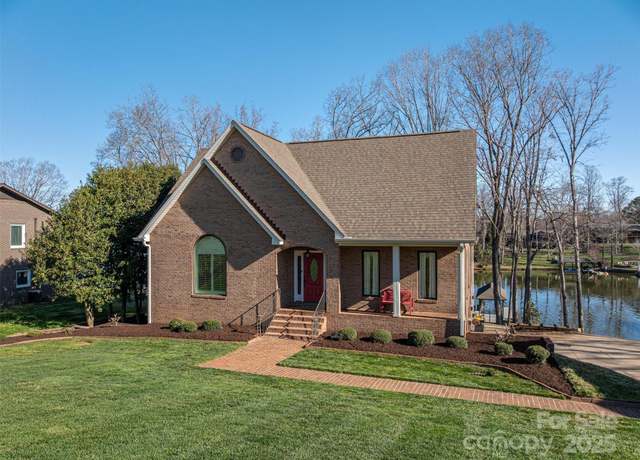 Property at 108 N Oakwood Dr, Kings Mountain, NC 28086, 3 beds, 4 baths