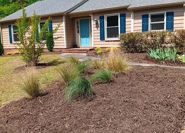 Property at 7412 Broken Oak Ln, Charlotte, NC 28226, 3 beds, 2 baths