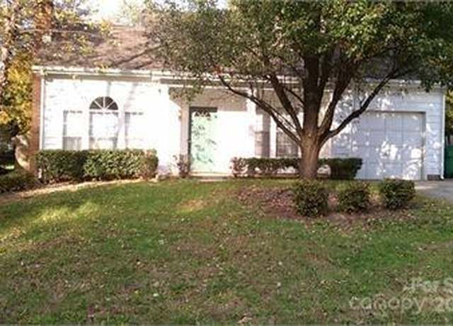 Property at 2032 David Earl Dr, Charlotte, NC 28213, 3 beds, 2 baths