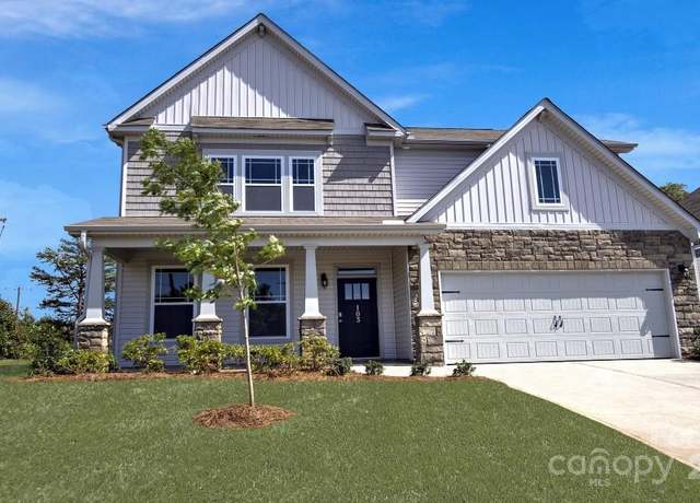 Property at 34 Fox Cove Rd, Hendersonville, NC 28792, 4 beds, 3 baths