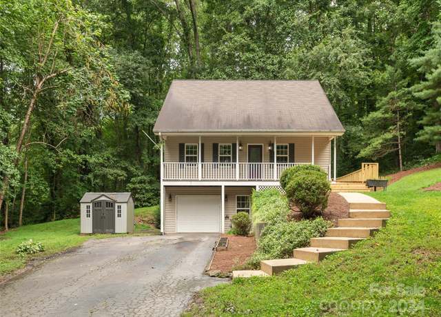 Property at 39 Apple Creek Ln, Hendersonville, NC 28792, 3 beds, 2.5 baths