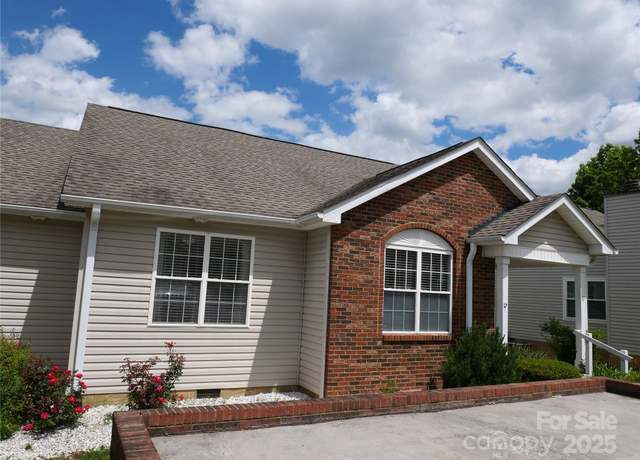 Property at 37 S Woodridge View Ct, Hendersonville, NC 28791, 3 beds, 2 baths