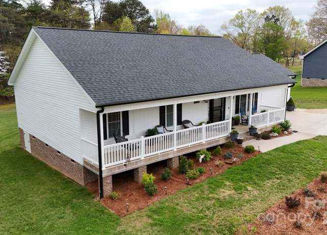 Property at 1715 Chestnut Grove Rd, King, NC 27021, 3 beds, 2 baths
