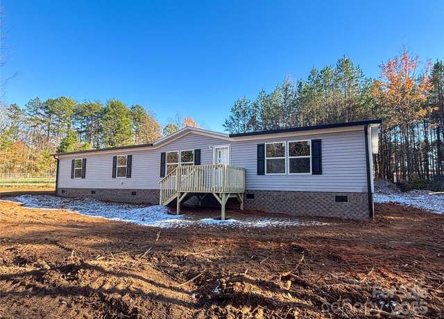 Property at 3553 33rd Street Dr NE, Hickory, NC 28601, 3 beds, 2 baths