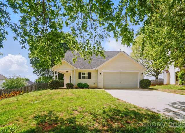 Property at 9711 Castle Terrace Ct, Charlotte, NC 28215, 3 beds, 2 baths