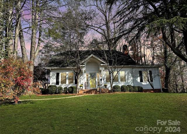 Property at 42 Viewpoint Dr, Marion, NC 28752, 3 beds, 2 baths