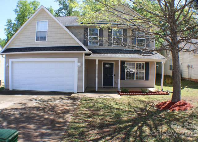 Property at 223 Stockbridge Dr, Spartanburg, SC 29301, 4 beds, 2.5 baths