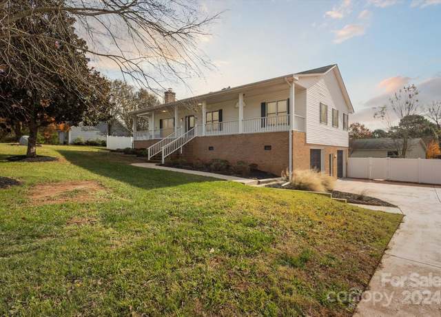 Property at 104 Vista Dr, Davidson, NC 28036, 3 beds, 3 baths