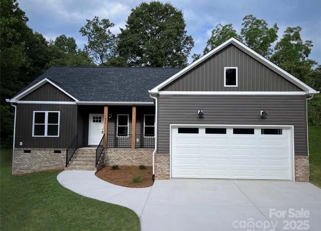Property at 1471 20th St NE, Hickory, NC 28601, 3 beds, 2 baths