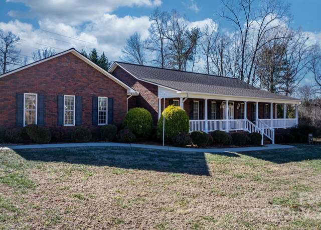 Property at 3023 Woodstream Dr, Valdese, NC 28690, 5 beds, 3.5 baths