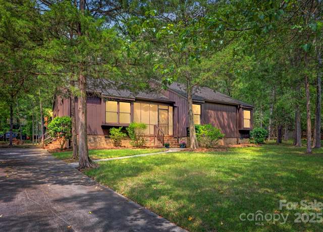 Property at 7904 Deep Hollow Ct, Charlotte, NC 28226, 3 beds, 2 baths